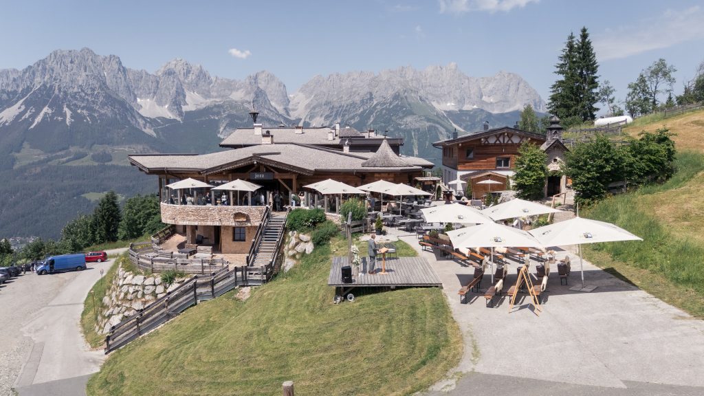 Luisa & Chris, Hochzeit in Tirol im Jezz Almresort in Ellmau, Bild 22